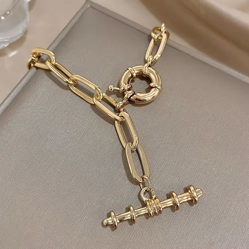 Nova Luxe bold gold toggle chain necklace with chunky rectangular links and round clasp