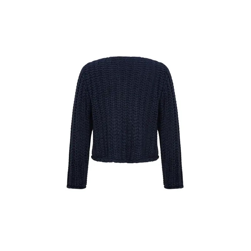 Chic & Charm Noir Élégance Cardigan – Luxury Italian knit black cardigan with gold button details. Oversized fit perfect for layering. Made in Italy with ultra-soft fabric for fall and winter. Available in sizes S, M, L.