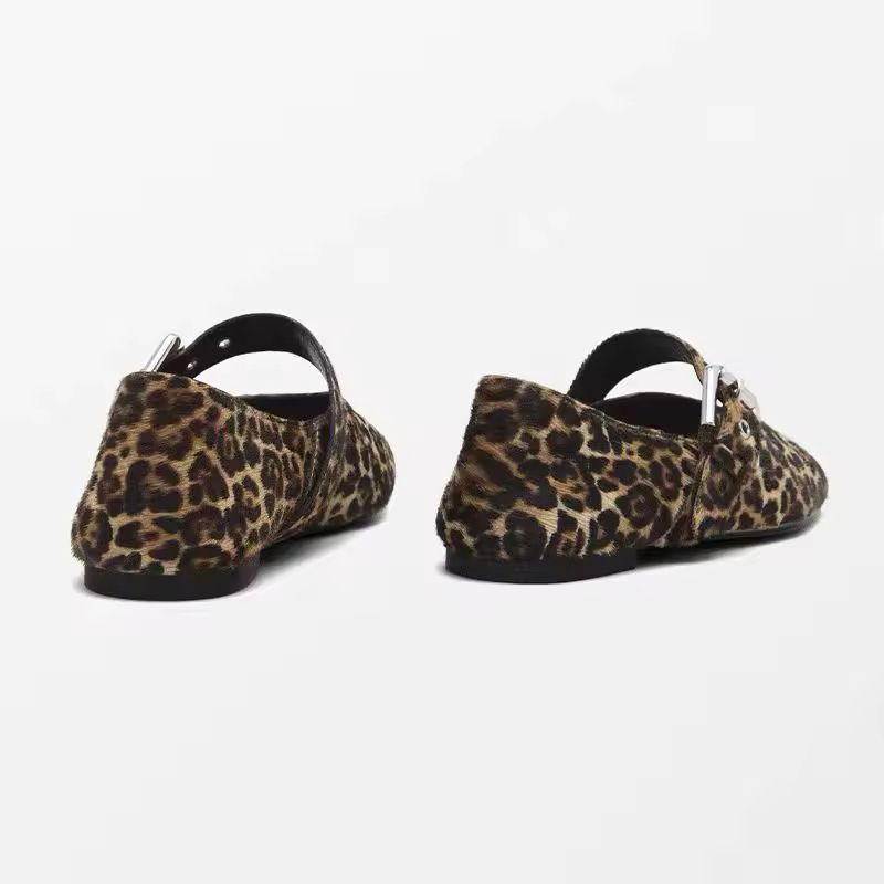 Shop the 2025 Luxury Mary Jane Flats for women – crafted from real horsehair and leather with elegant buckle strap and round toe. Lightweight, stylish, and perfect for spring/summer outfits. Fashion-forward comfort meets timeless chic.