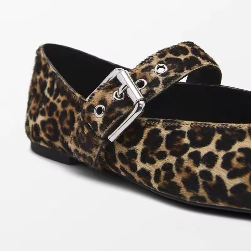 Shop the 2025 Luxury Mary Jane Flats for women – crafted from real horsehair and leather with elegant buckle strap and round toe. Lightweight, stylish, and perfect for spring/summer outfits. Fashion-forward comfort meets timeless chic.