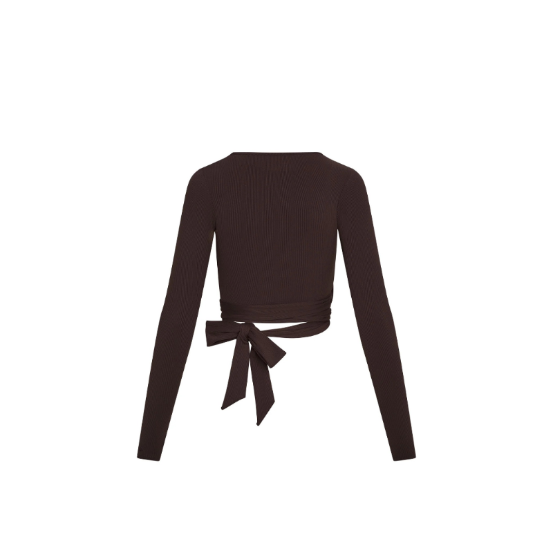 Minimalist women’s sculpted wrap top – ribbed texture, feminine fit, neutral tones – everyday luxury outfit.