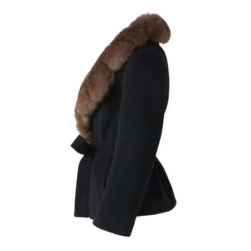 Close-up of belt and wool fabric – Chic and Charm Fur Royal women’s coat with fur collar