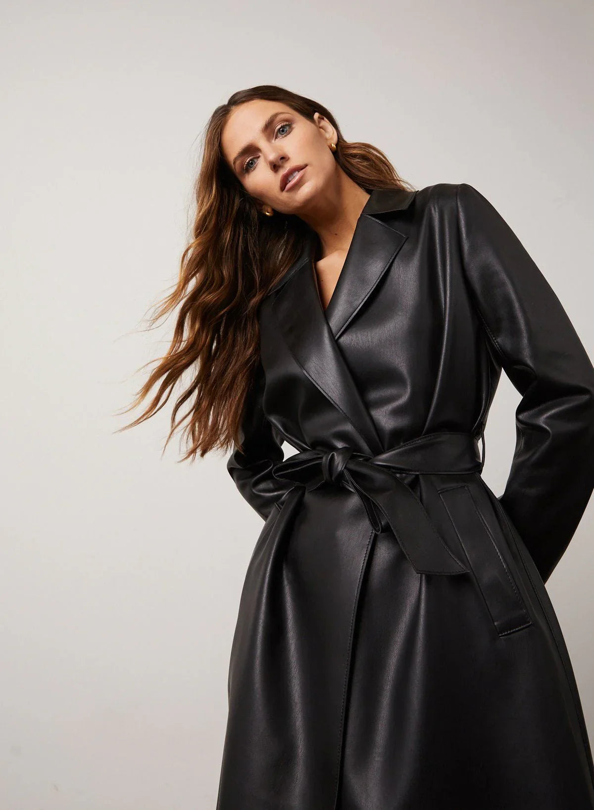 Discover the Fall/Winter 2025 Collection – a modern blend of luxury and effortless style. From oversized faux fur jackets to chunky knit sweaters and elegant coats, this collection brings together timeless silhouettes
