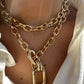 Close-up of Elegant Gold Chain Clasp - Stylish Jewelry Accessory for Women