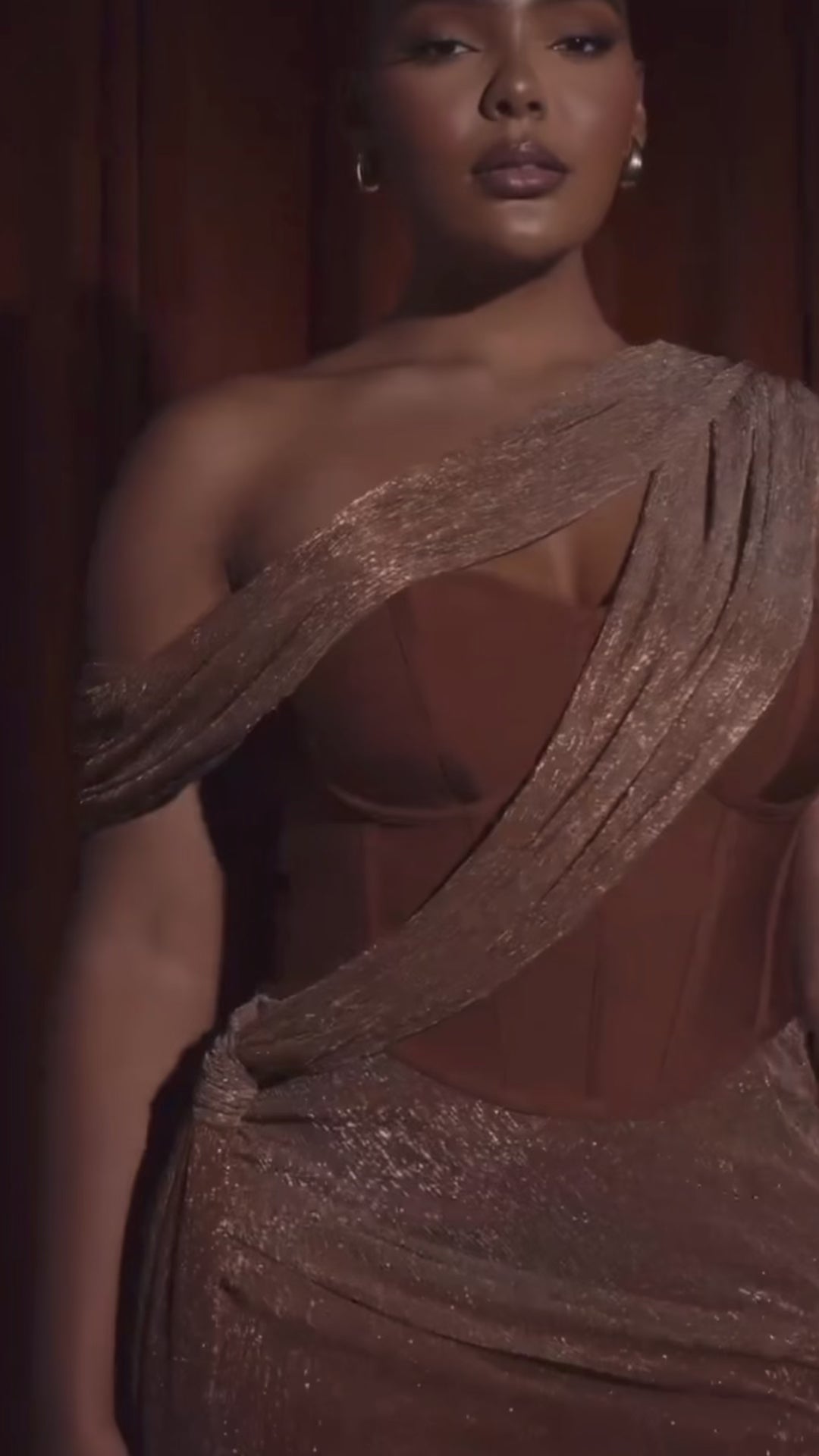 Sexy bronze formal dress for women – CAIRA Gown with shimmer fabric, open back and elegant silhouette
