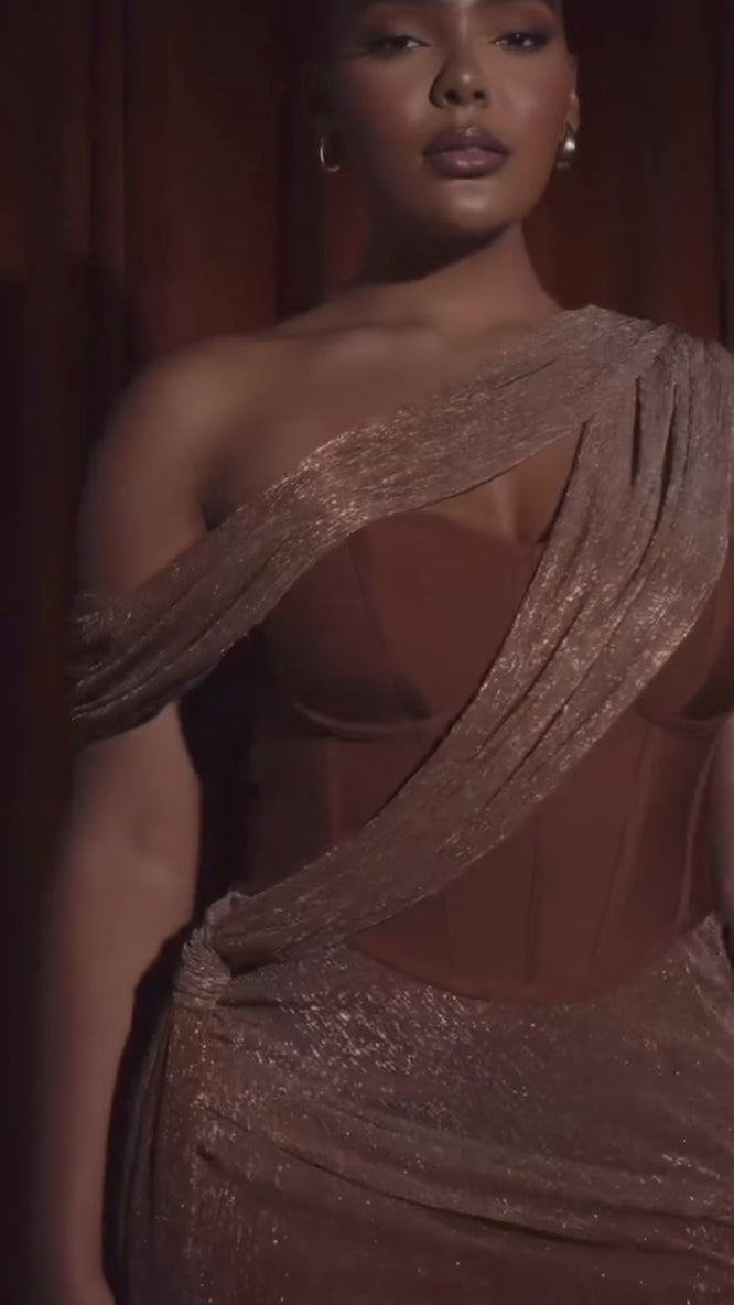 Sexy bronze formal dress for women – CAIRA Gown with shimmer fabric, open back and elegant silhouette
