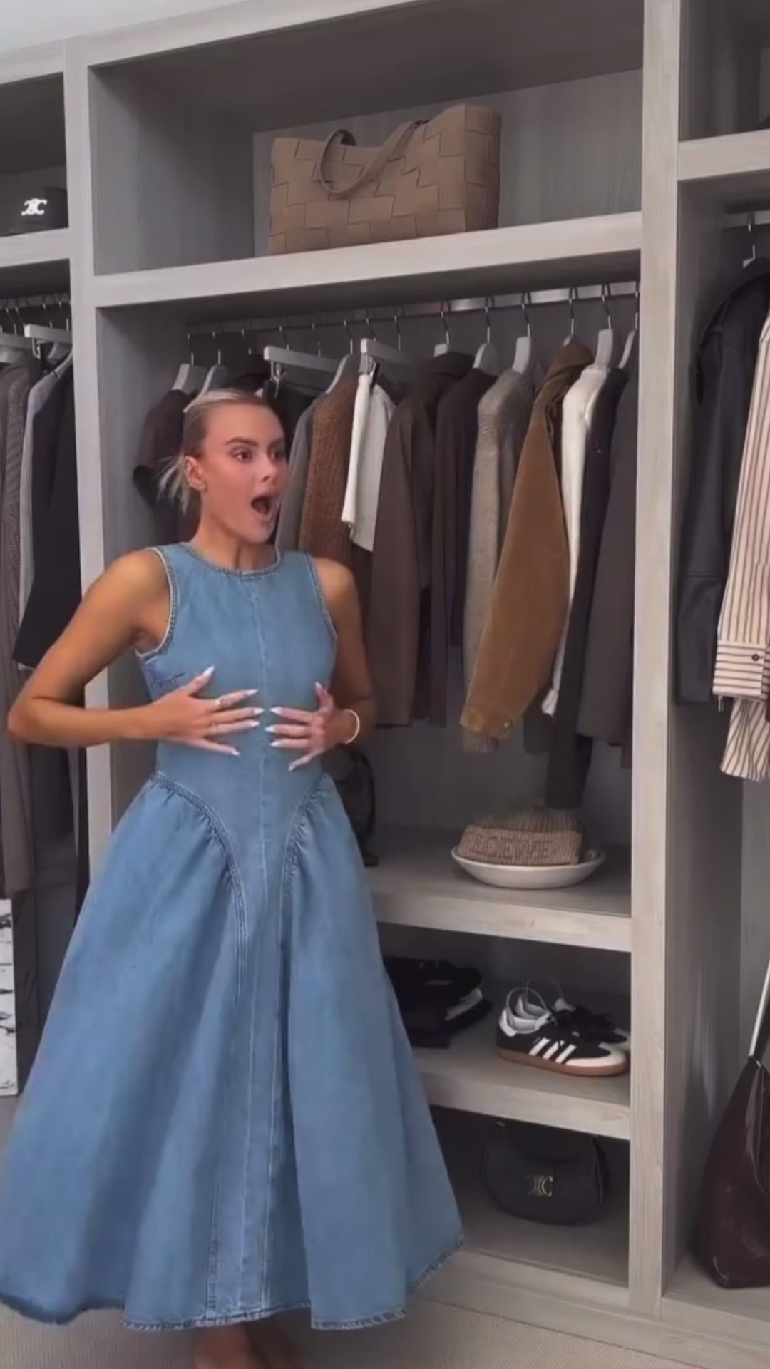 Woman wearing sleeveless backless denim dress with O-neckline – summer 2025 fashion trend
