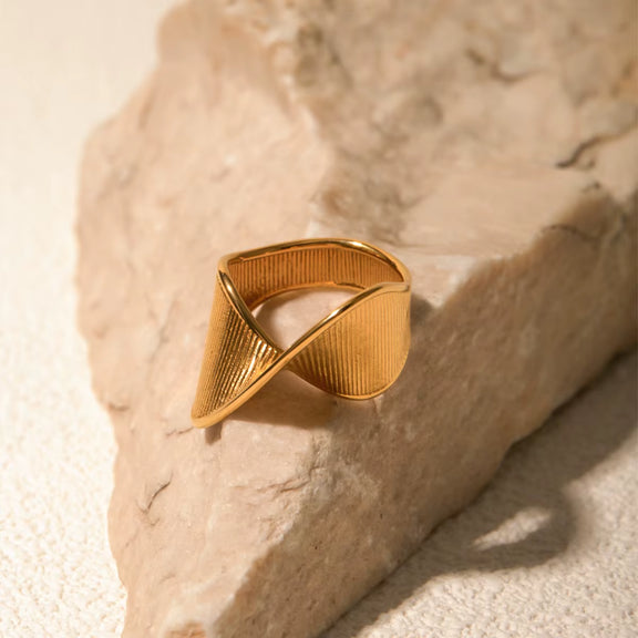 Elegant stainless steel ring featuring an irregular shape.