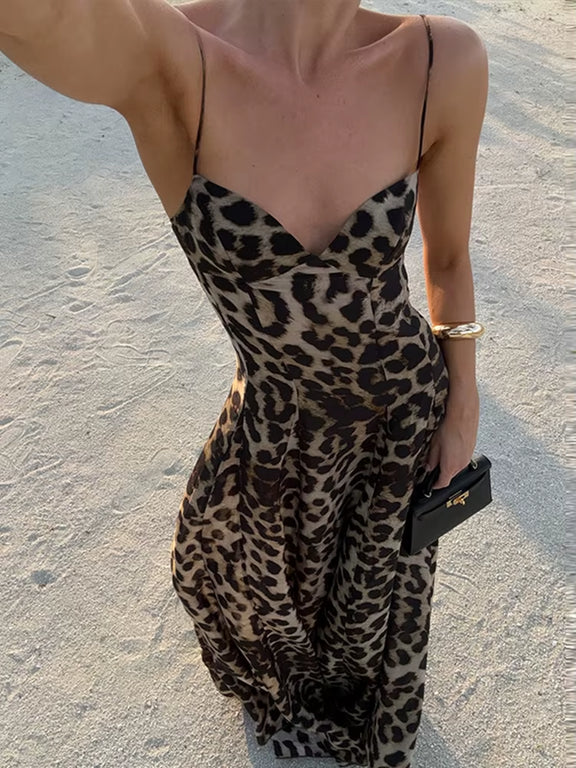 Elegant Leopard A-Line Dress with Backless Tube Top for Summer Beach Vacations. Malediven - Santorini - Bali