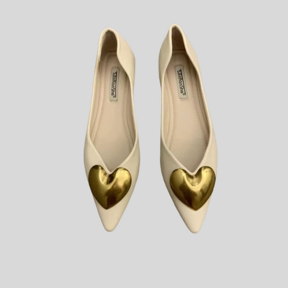 Elegant Ballerina Shoes with Heart Detail – Classic Fashion for Every Occasion"
