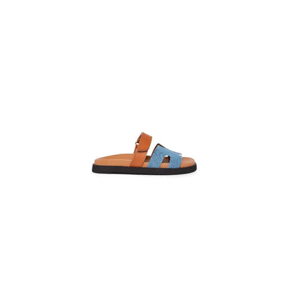 These sandals are the perfect choice for fashion-conscious women who value both comfort and style. Ideal for summer, they offer versatile combinations for various outfits.
Beige Chic and Charm Sandals with light blue straps and adjustable straps.