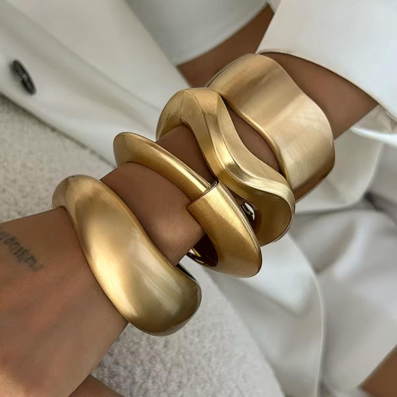 High-end matte gold arm cuff with vintage elegance and minimalist edge, unisex jewelry piece.