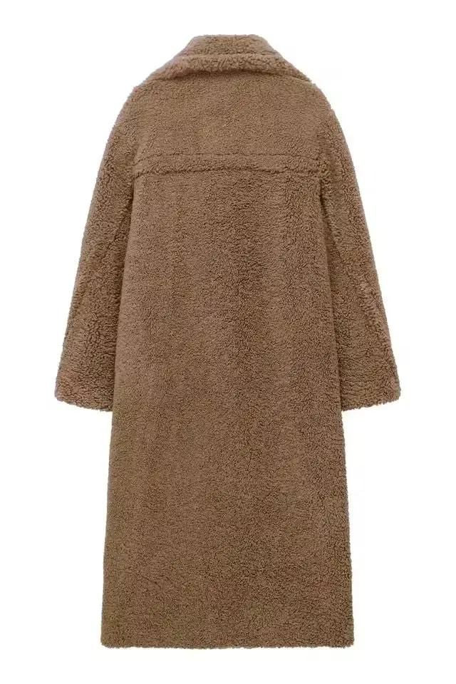 Women's long brown teddy coat – cozy oversized double-breasted shearling winter coat made of premium lamb fleece.

