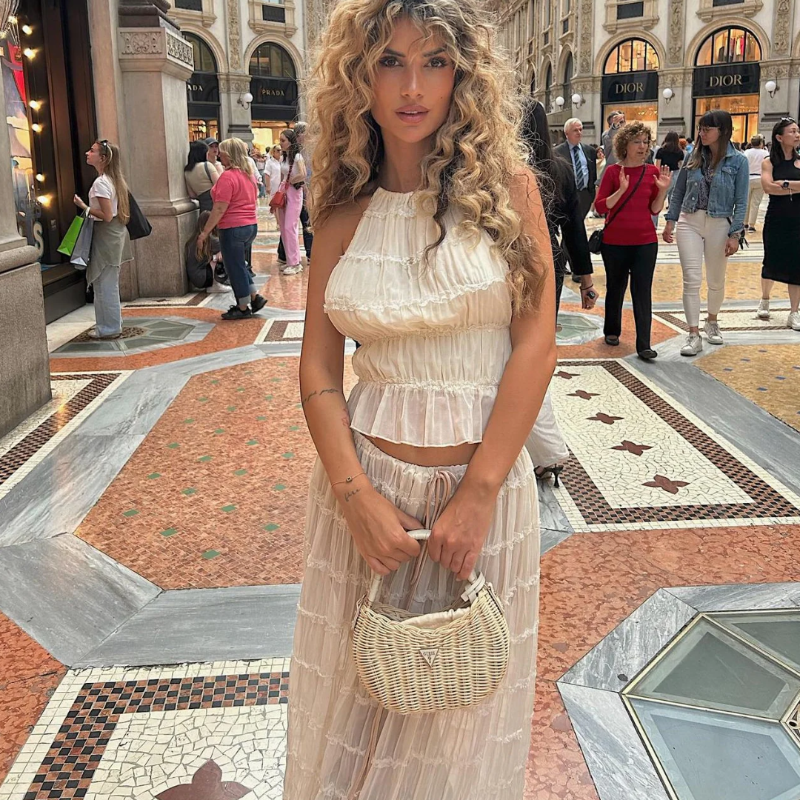 Boho-chic Ibiza dress – 2-piece summer outfit with a flowy pleated maxi skirt and backless halter top, perfect for beach vacations, weddings & festivals.