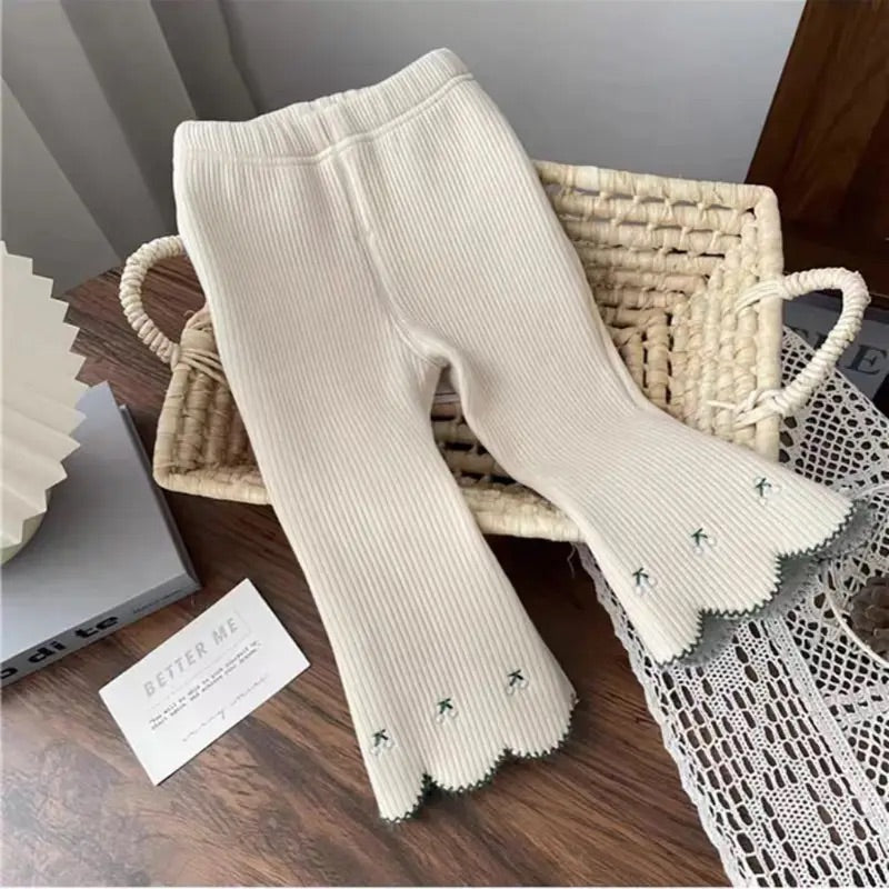 Fashionable flared leggings for girls in cream, made from cotton and spandex with star-shaped embellishments and an elastic waistband for comfort. Trendy kids’ wear for everyday or special occasions.