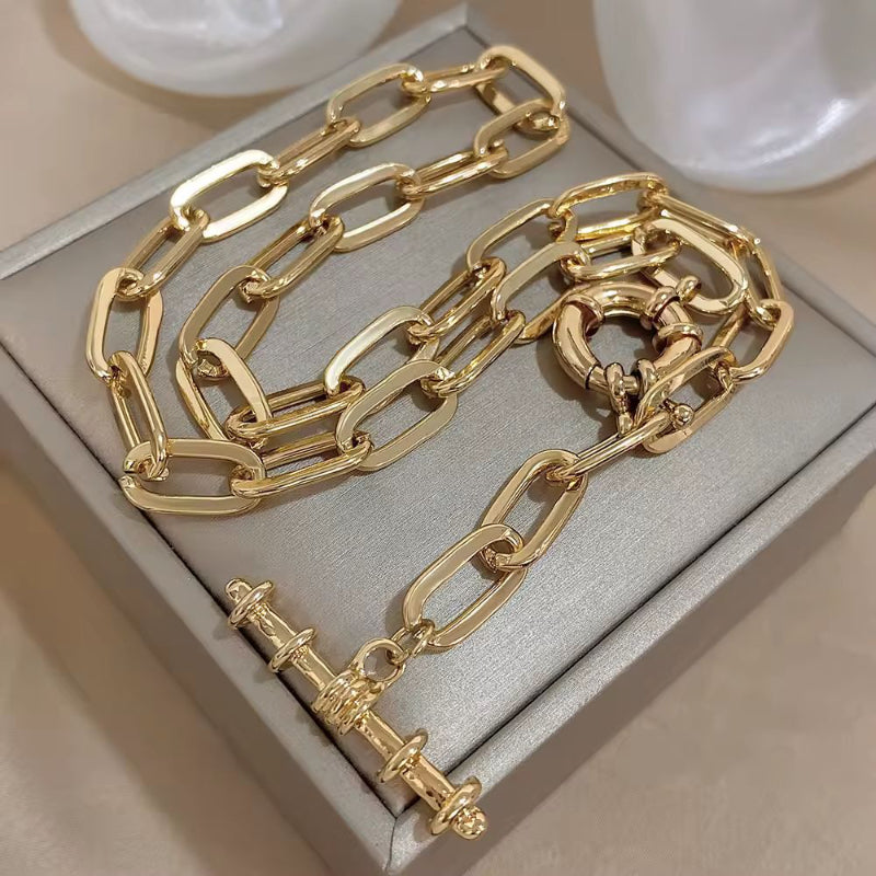 Gold toggle clasp necklace with thick chain – Nova Luxe fashion accessory for women