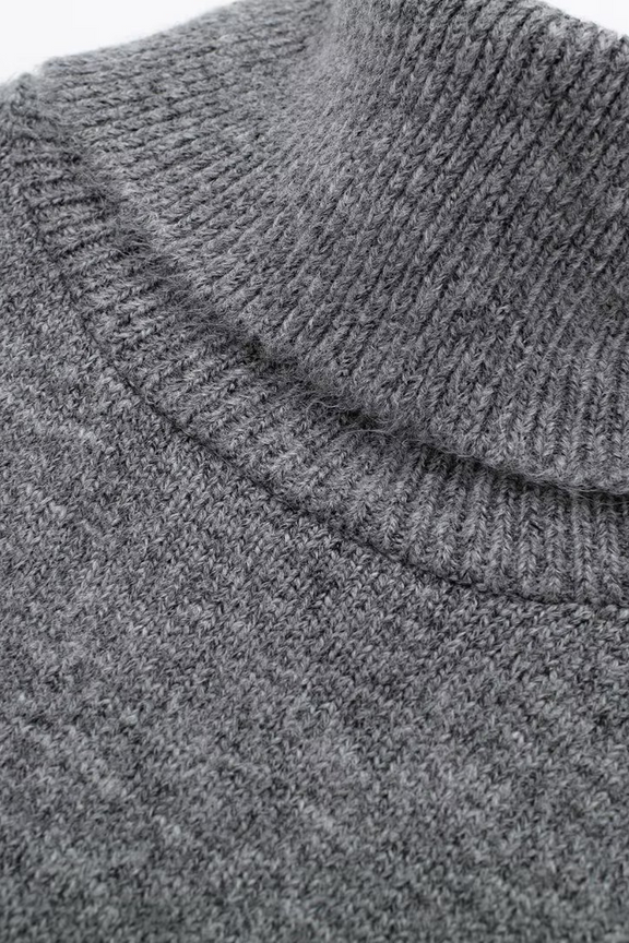 Cozy Grey turtleneck sweater for women in a casual two-piece set, perfect for autumn and winter styling, ideal for café visits and stylish everyday looks.