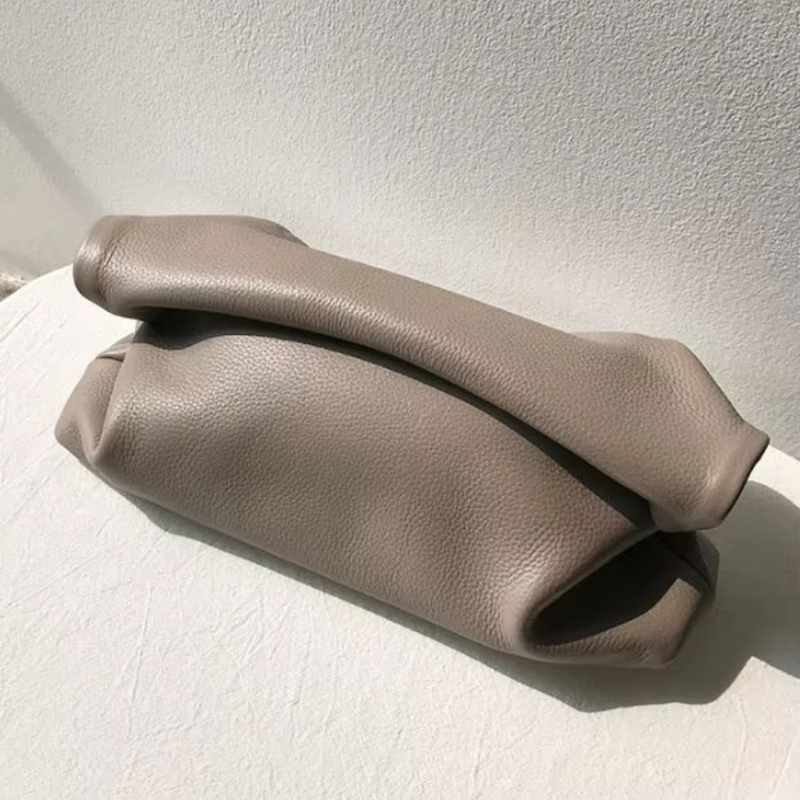 NÉRA SoftFold nude – exclusive foldable leather handbag for day and evening
