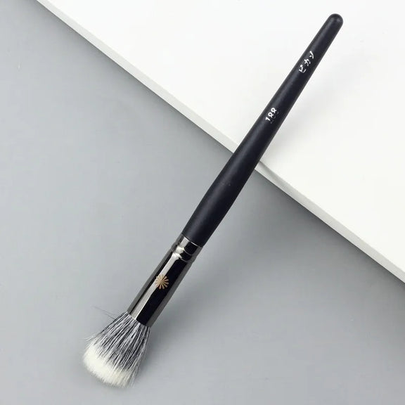 Makeup brush with an elegant design featuring a wooden handle and high-quality hairs for perfect makeup applications. Ideal for blusher, concealer, and eyeshadow.