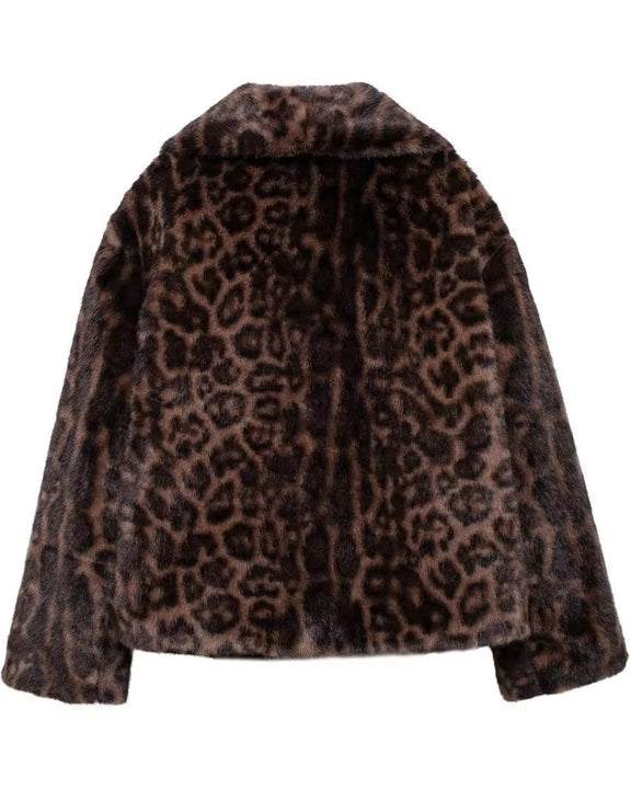 Stylish thick faux fur jacket for women – cozy brown leopard coat 2025 trend
