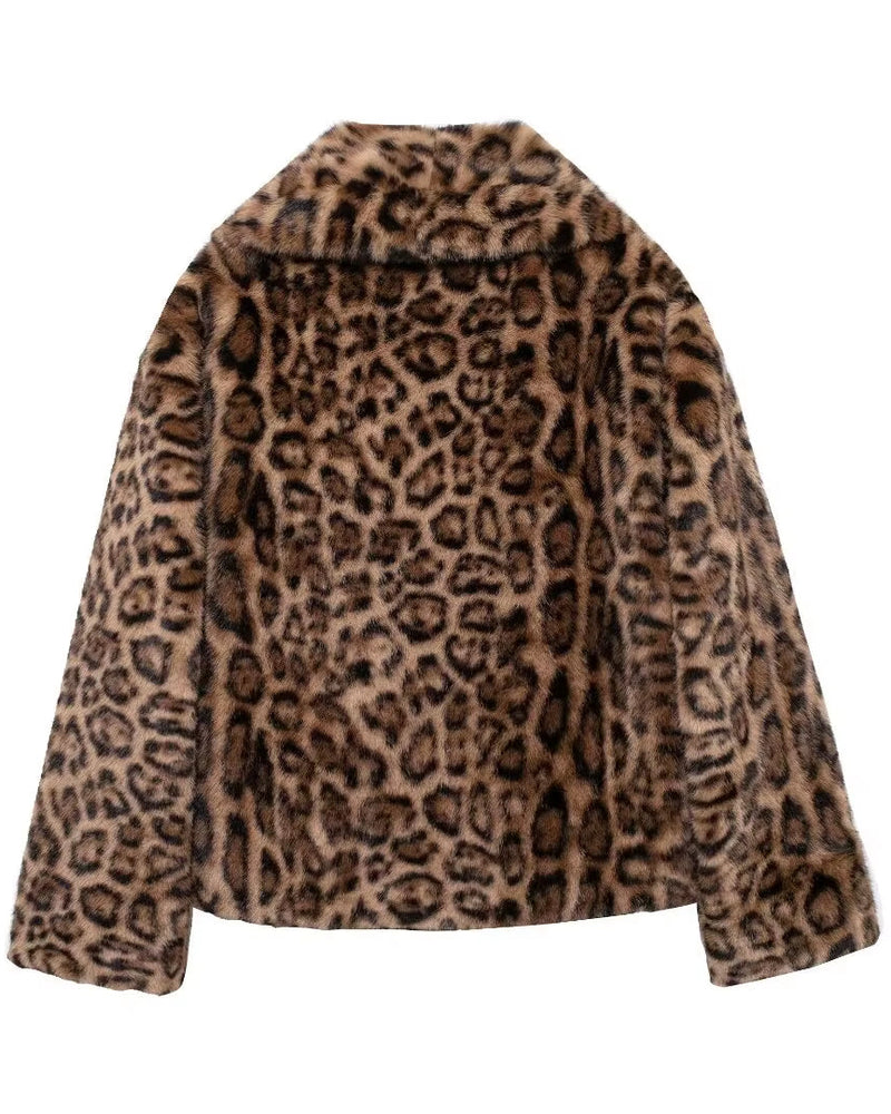 Eleganter Kunstpelz Mantel mit Leopardenmuster – vegan und kuschelig warm
