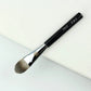 Makeup brush with an elegant design featuring a wooden handle and high-quality hairs for perfect makeup applications. Ideal for blusher, concealer, and eyeshadow.