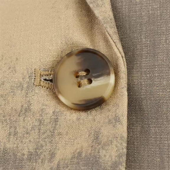 Mara Oversized Blazer Beige Grey – close-up detail horn-effect button, textured neutral fabric, women’s oversized chic blazer