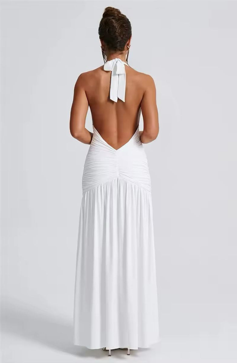 Selena Backless Maxi Dress Weiß – Elegantes rückenfreies Kleid mit tiefem V-Ausschnitt & figurbetonter Passform. Perfekt als Sommerkleid, Hochzeitsgast-Kleid oder Abendmode. | White backless maxi dress, deep V-neck, figure-hugging fit, perfect for weddings & summer events.