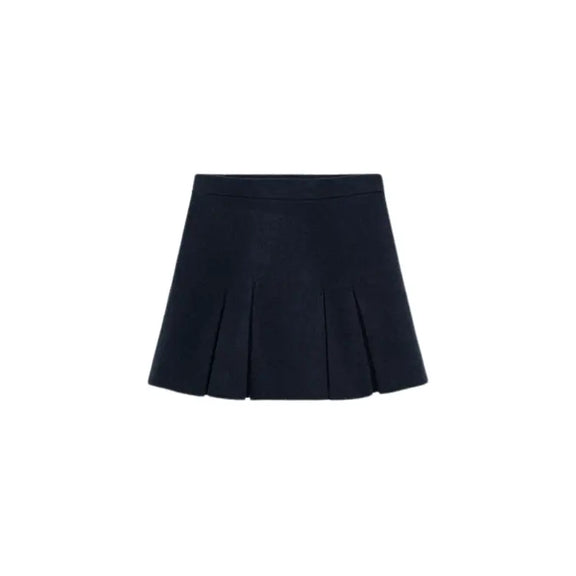 Chic black cotton mini skirt – comfortable, breathable, and versatile for women’s everyday style.