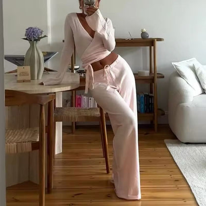 High-waisted elastic pants from the vintage 2-piece lounge set for women, designed for maximum comfort and support during yoga, pilates, and lounging.
