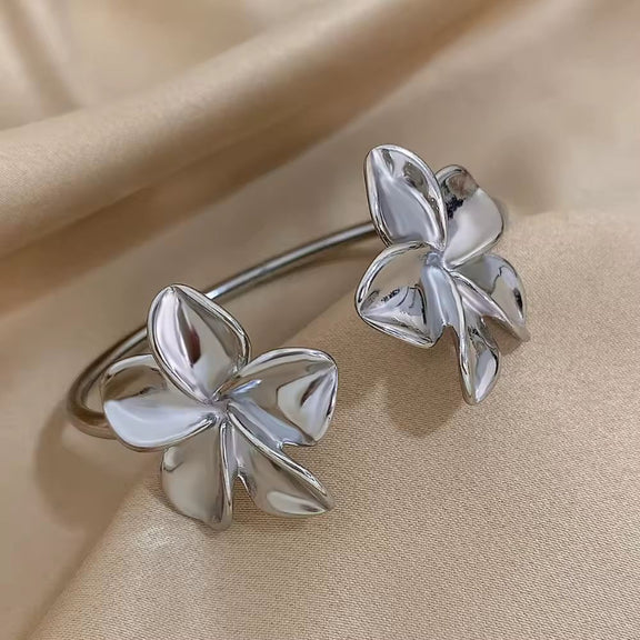 Modern silver flower bracelet for women – sculptural stainless steel design, perfect for weddings and holidays