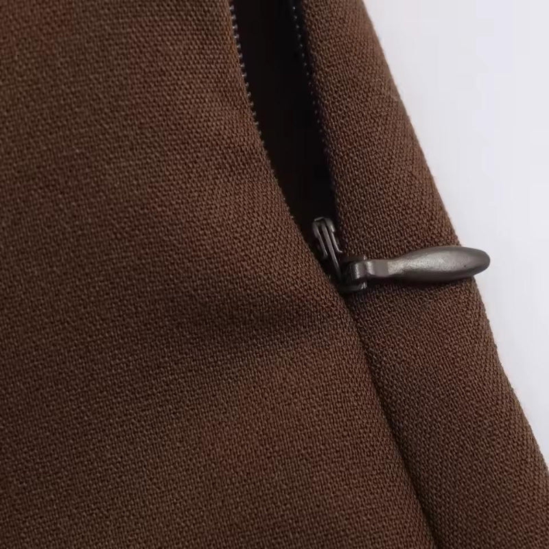 Chocolate brown high-waist wool-blend mini skirt with gold detail – elegant winter outfit for women.
