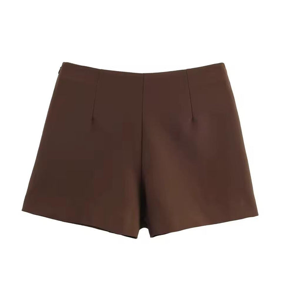 Chocolate brown high-waist wool-blend mini skirt with gold detail – elegant winter outfit for women.
