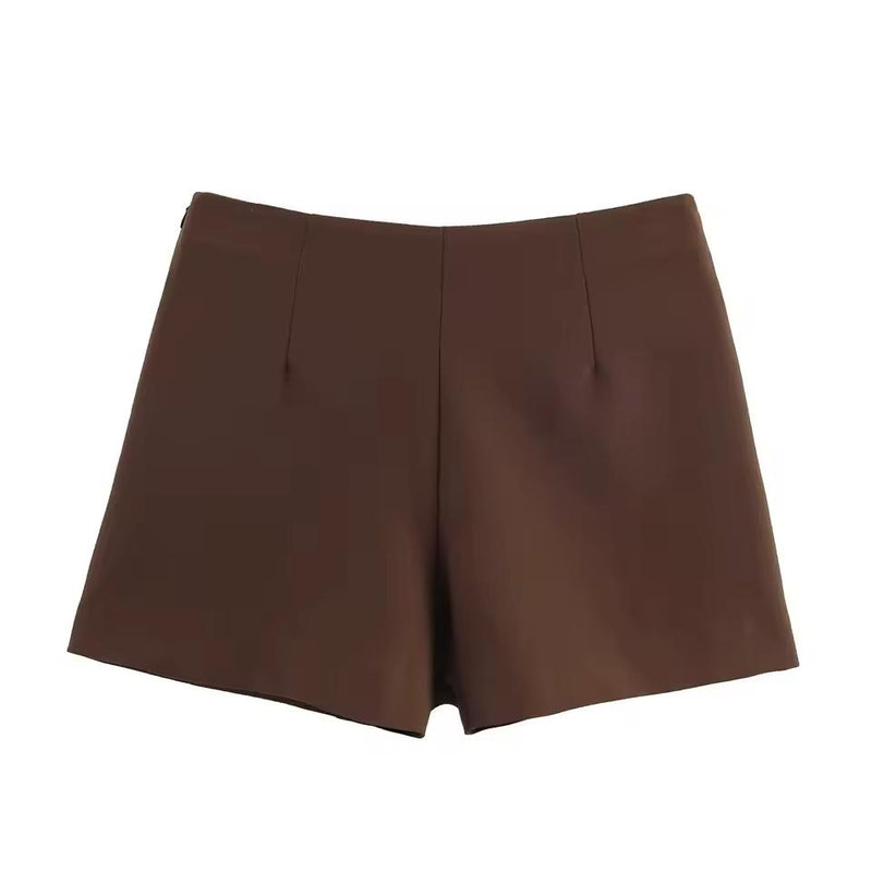 Chocolate brown high-waist wool-blend mini skirt with gold detail – elegant winter outfit for women.
