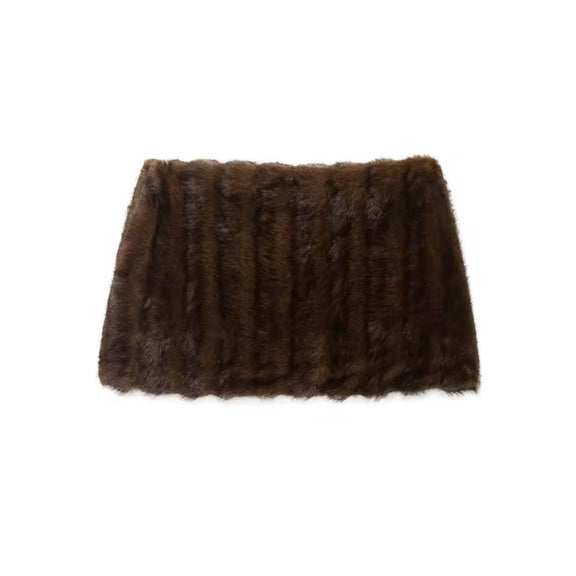 Mini skirt from Mira Edition – soft plush faux fur, high waist design.
