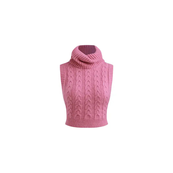 Stylish sleeveless cable-knit sweater in elegant design for women