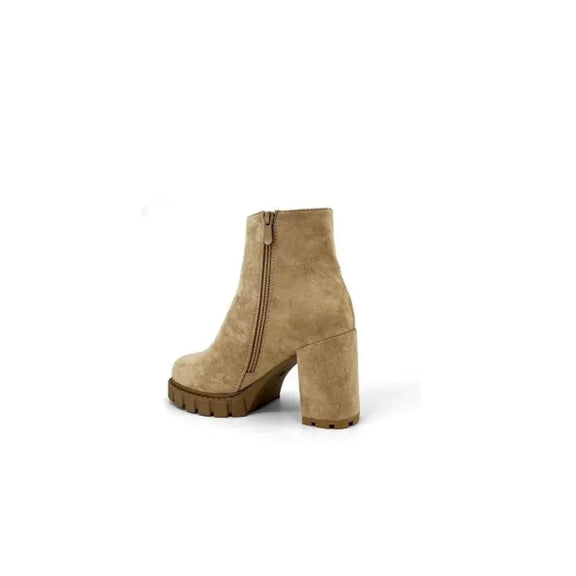 Suede-like ankle boots with chunky heels and side zippers in khaki