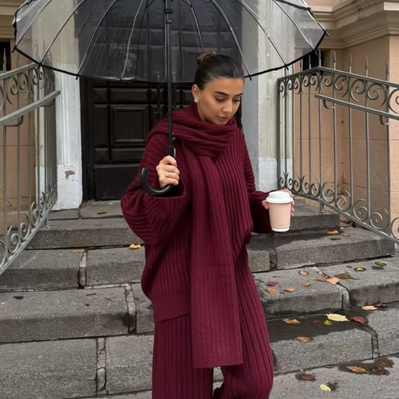 Stylish women's outfit: Oversized knitted set with V-neck pullover and comfortable wide-cut pants.