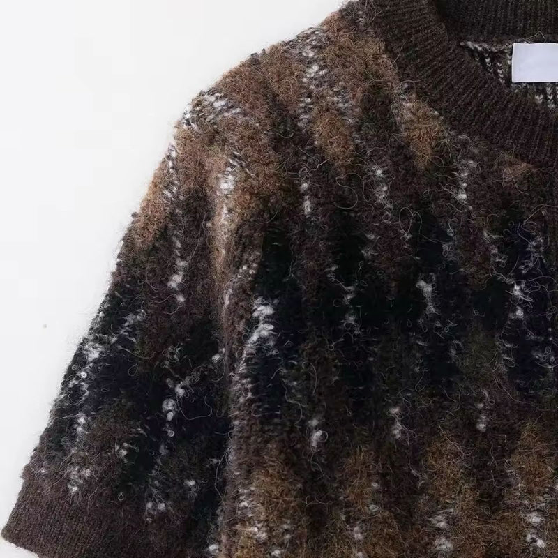 Close-up of Autumn Breeze knit texture – Chic and Charm women’s short sleeve cardigan 2025